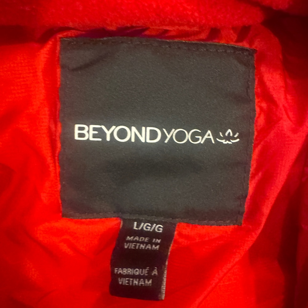 Beyond Yoga Big Cozy Hooded Puffer Jacket - Picture 3 of 4